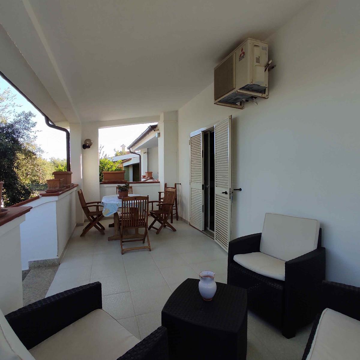 Veranda  Casa al mare via carbo Budoni Sardegna